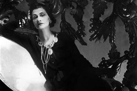 « Les Guerres de Coco Chanel » : sous les ors du 